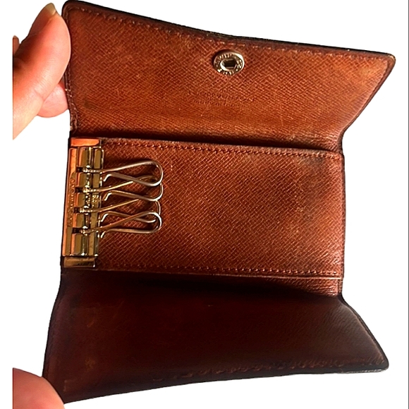 LOUIS VUITTON AUTHENTIC LEATHER SIGNATURE MONOGRAM KEYHOLDER UNISEX EUC - Picture 6 of 7